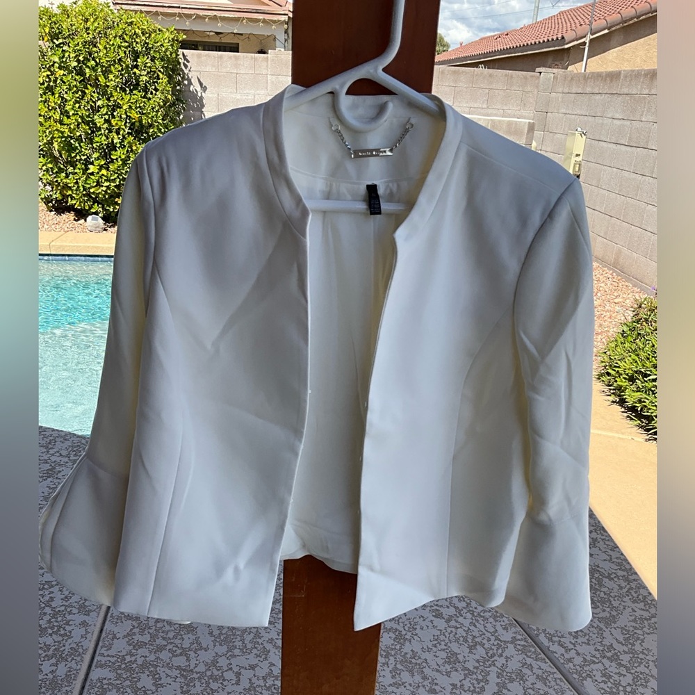 WHBM white jacket.  Size 14. No flaws.  Pedal sleeves.